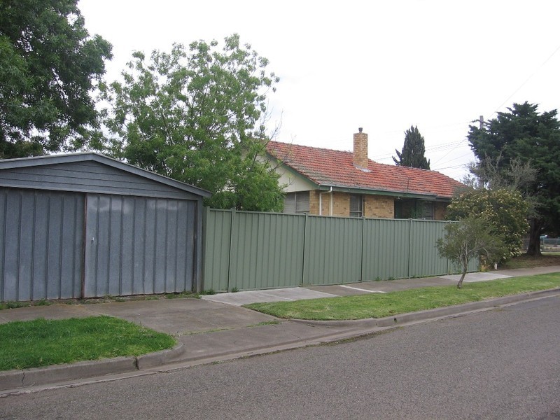 8 Sumers Street, Laverton VIC 3028