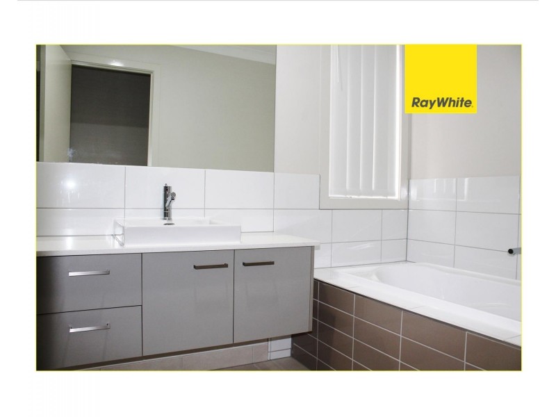 24 Fairwater Drive, Point Cook VIC 3030