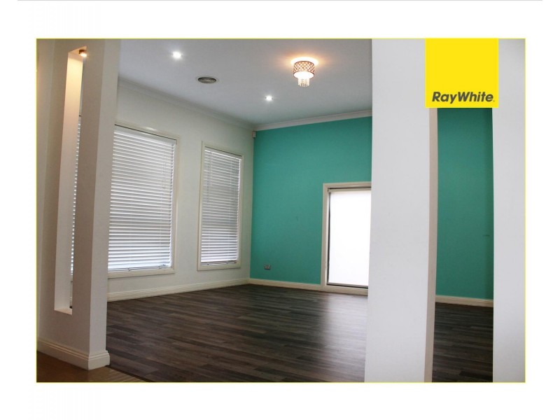 4 Woodswallow Place, Williams Landing VIC 3027