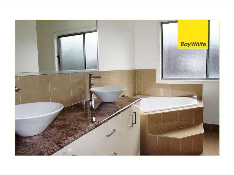 4 Woodswallow Place, Williams Landing VIC 3027