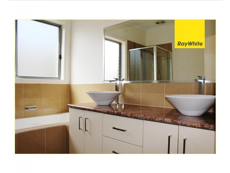 4 Woodswallow Place, Williams Landing VIC 3027