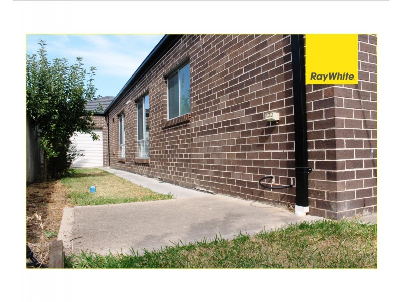 4 Woodswallow Place, Williams Landing VIC 3027