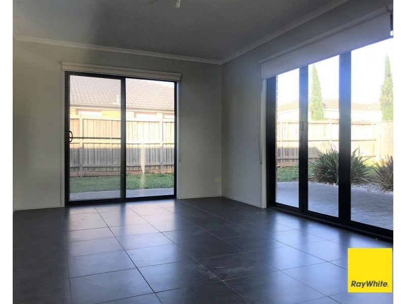 13 SNOWBUSH Terrace, Point Cook VIC 3030