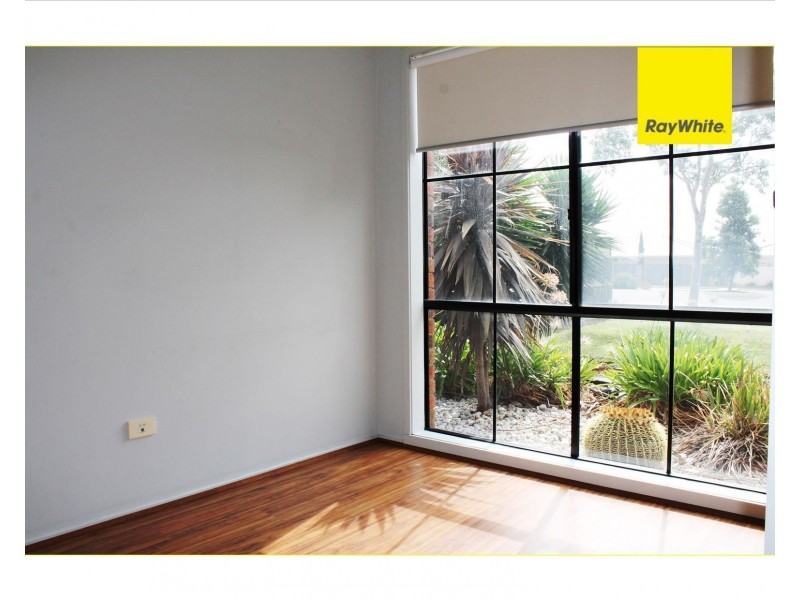 13 SNOWBUSH Terrace, Point Cook VIC 3030