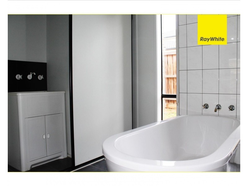 13 SNOWBUSH Terrace, Point Cook VIC 3030