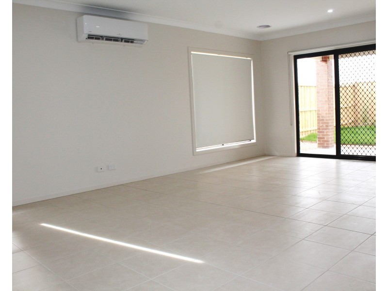 38 Grassbird Drive, Point Cook VIC 3030