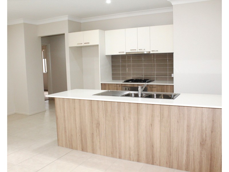 38 Grassbird Drive, Point Cook VIC 3030