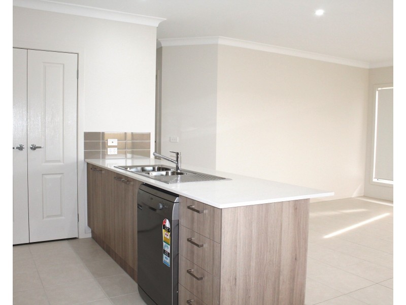 38 Grassbird Drive, Point Cook VIC 3030