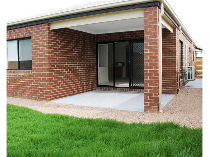 38 Grassbird Drive, Point Cook VIC 3030