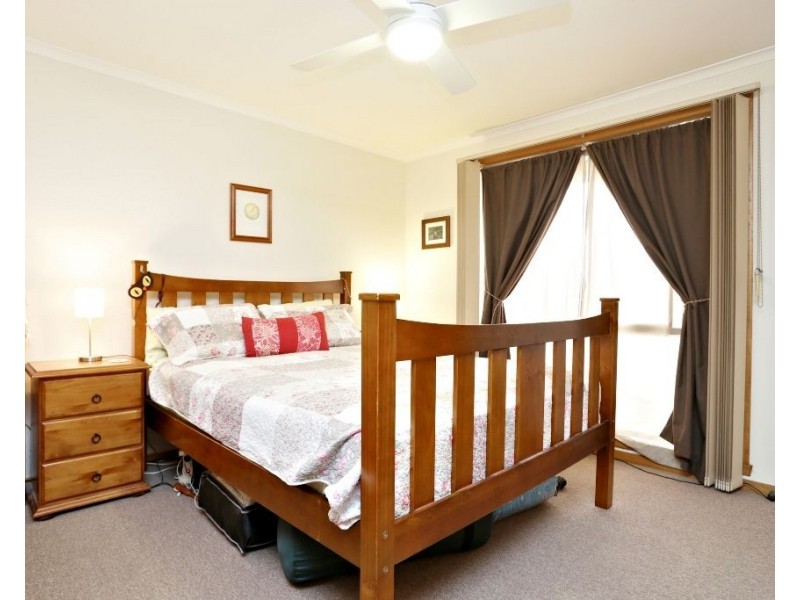 16 Irvine Court, Altona Meadows VIC 3028