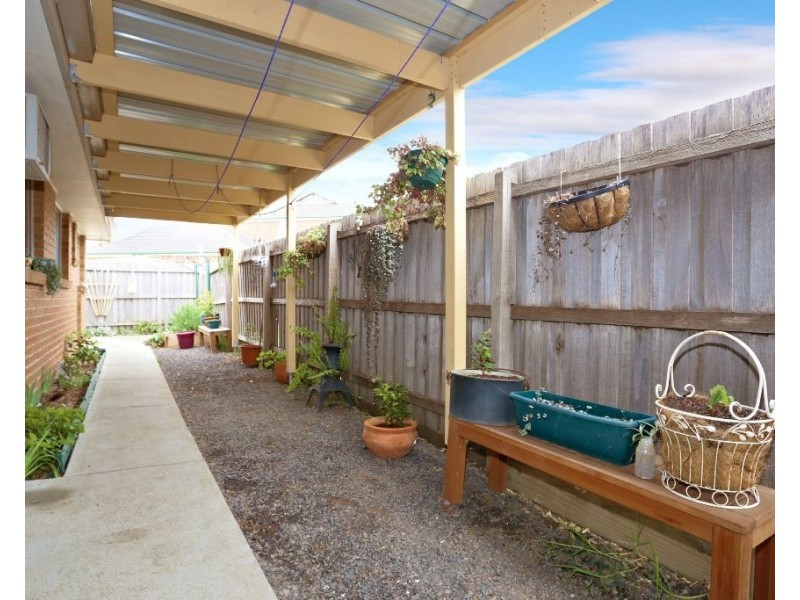 16 Irvine Court, Altona Meadows VIC 3028