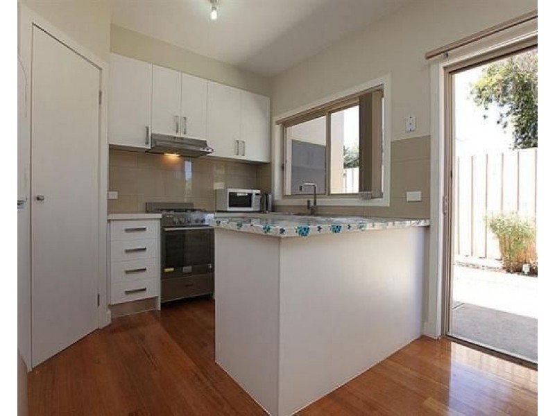 2/121 Bladin Street, Laverton VIC 3028