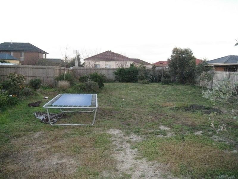 7 Inverloch Drive, Point Cook VIC 3030