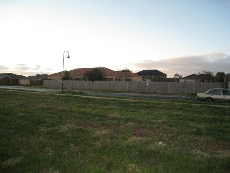 7 Inverloch Drive, Point Cook VIC 3030