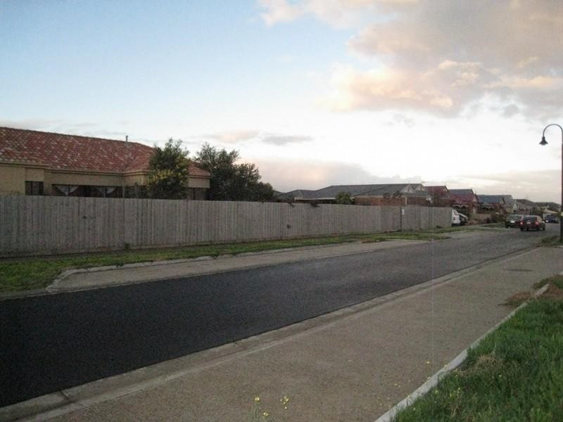 7 Inverloch Drive, Point Cook VIC 3030