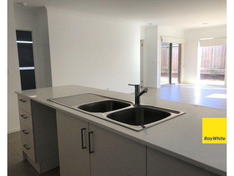 42 Kittyhawk Road, Point Cook VIC 3030