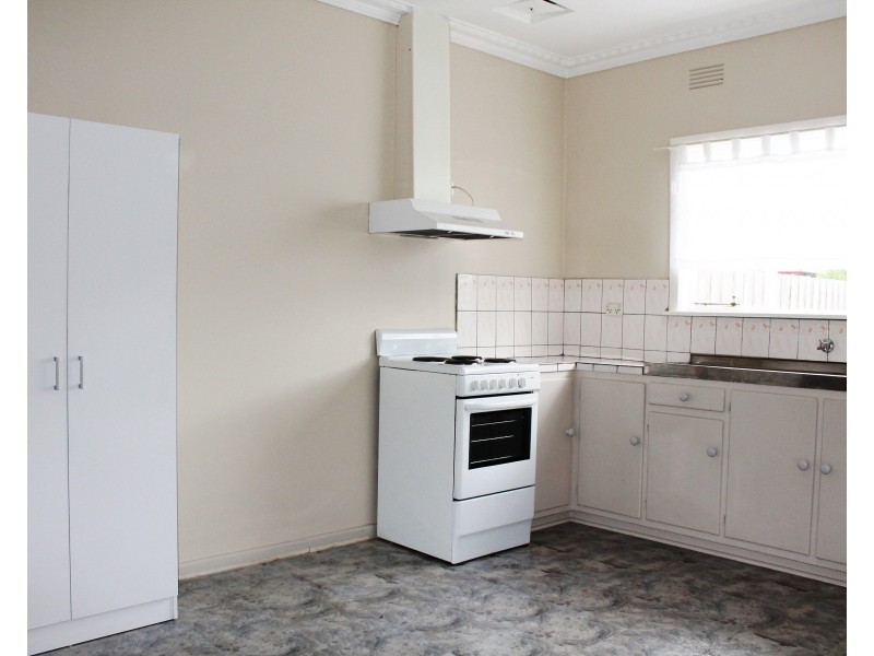 11 Dove Avenue, Altona VIC 3018