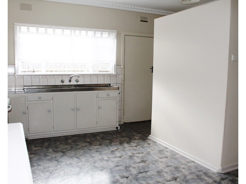 11 Dove Avenue, Altona VIC 3018