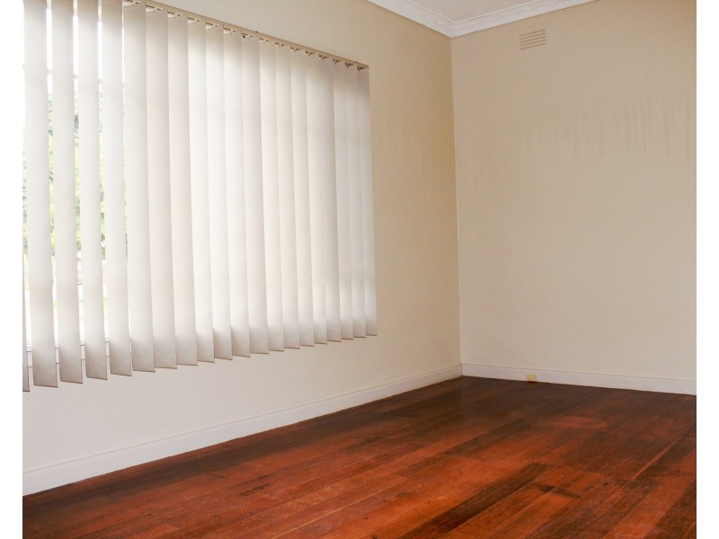 11 Dove Avenue, Altona VIC 3018