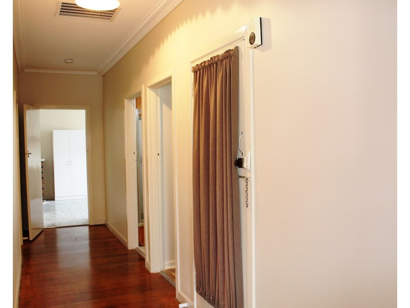 11 Dove Avenue, Altona VIC 3018