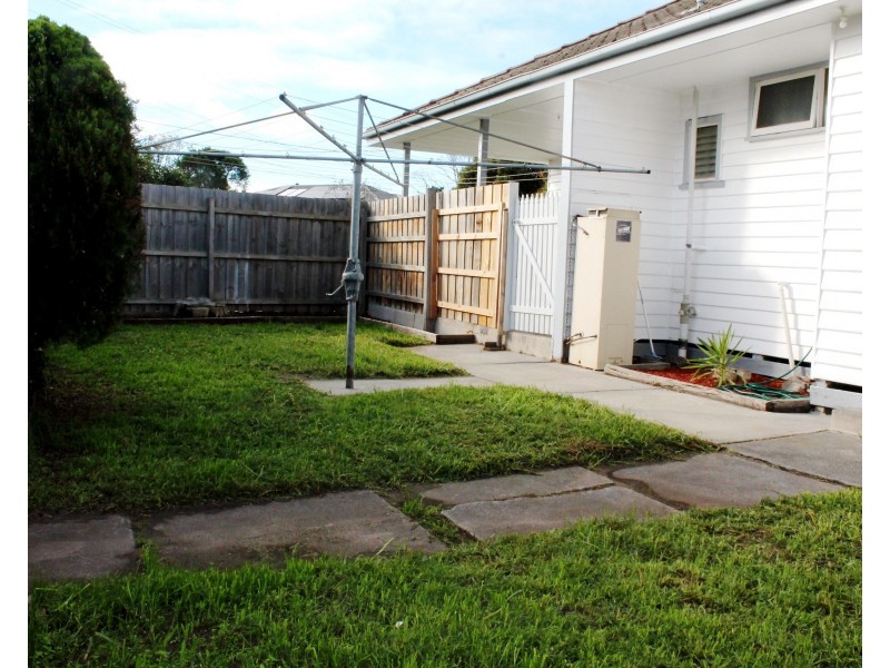 11 Dove Avenue, Altona VIC 3018