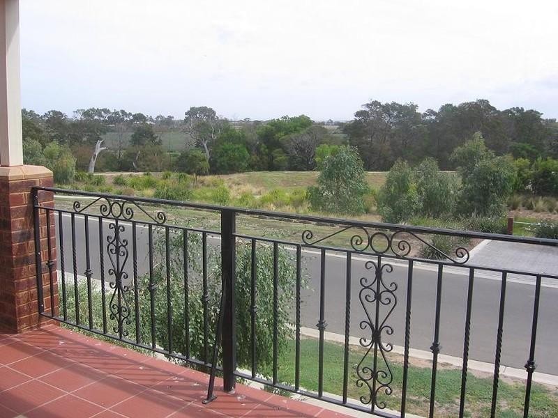 54 RIVERSDALE Drive, Hoppers Crossing VIC 3029