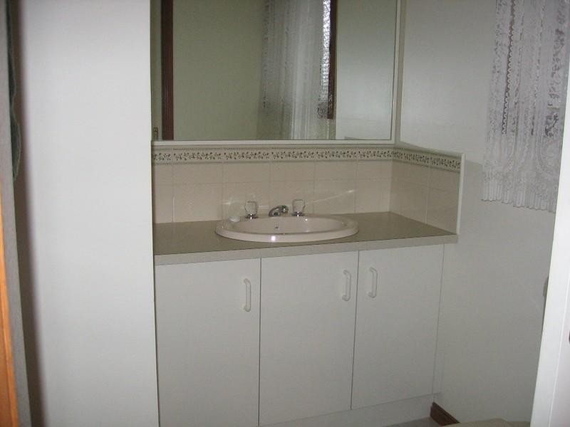 13 HENRY Drive, Altona Meadows VIC 3028