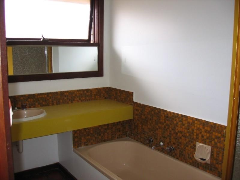 16 CRELLIN Avenue, Altona Meadows VIC 3028