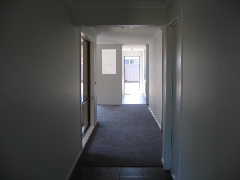 71 DUNCOMBE PARK Way, Deer Park VIC 3023