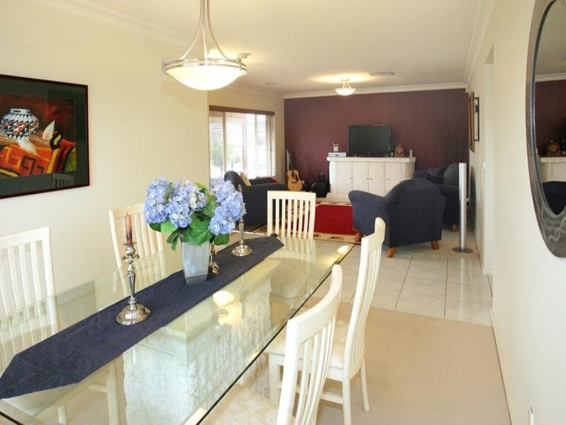 8 Caledonian Way, Point Cook VIC 3030