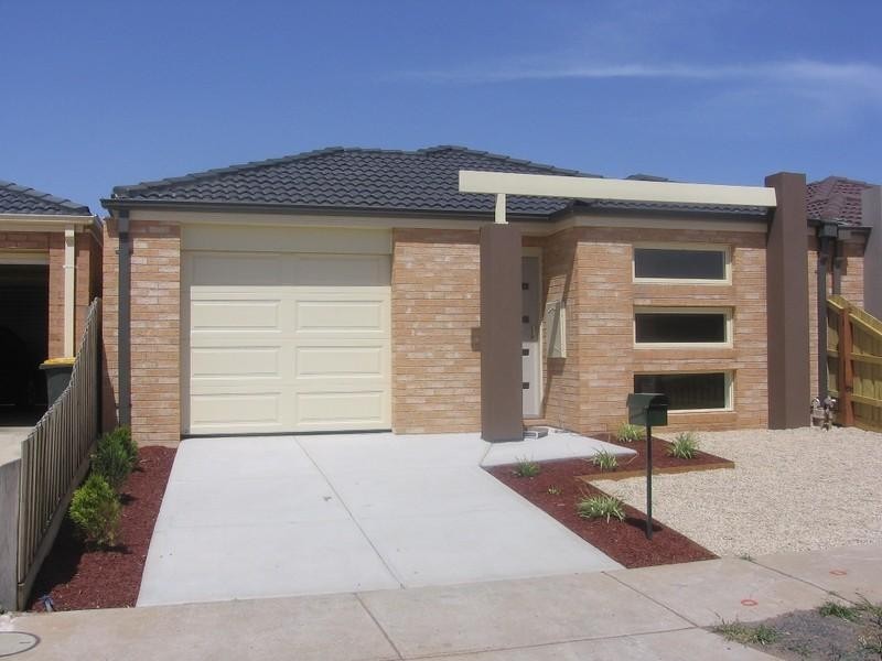 2/4 STABLE Drive, Truganina VIC 3029