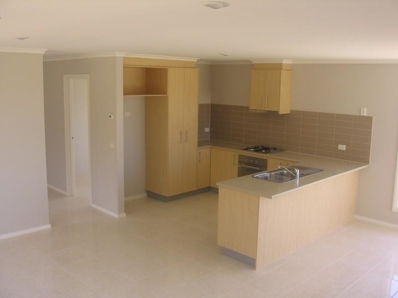 2/4 STABLE Drive, Truganina VIC 3029