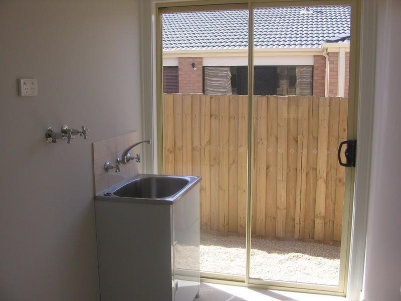 2/4 STABLE Drive, Truganina VIC 3029