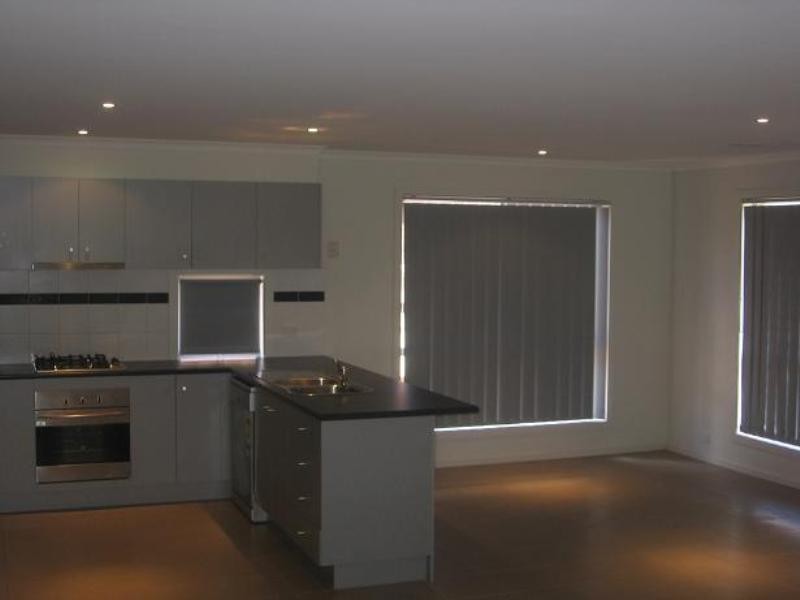 8 Felicity Drive, Tarneit VIC 3029