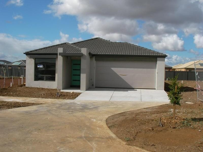 13 Hatfield Place, Deer Park VIC 3023