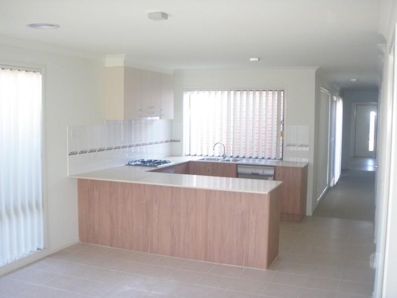 31 ROCKY GATE Drive, Truganina VIC 3029