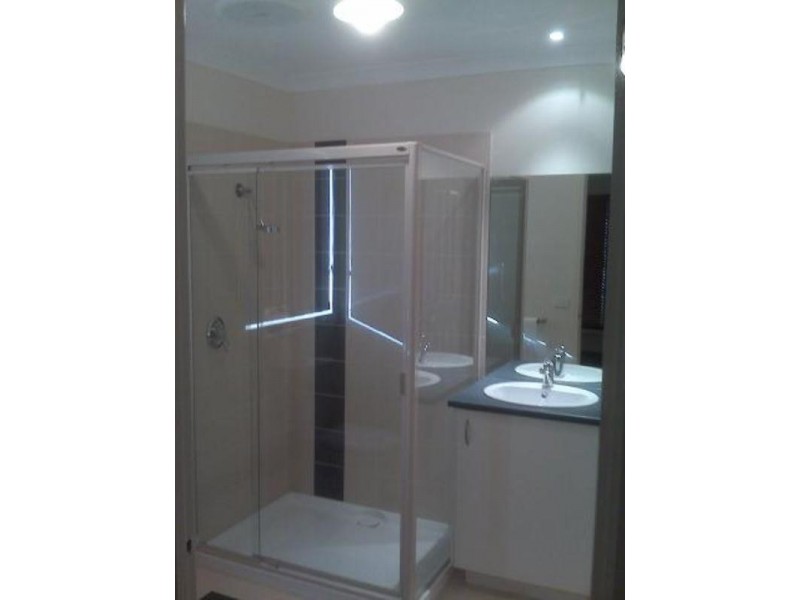 100 WEST MEADOWS Lane, Truganina VIC 3029