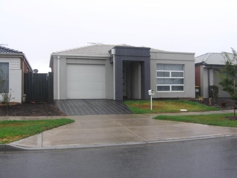 86 DUNCOMBE PARK Way, Deer Park VIC 3023