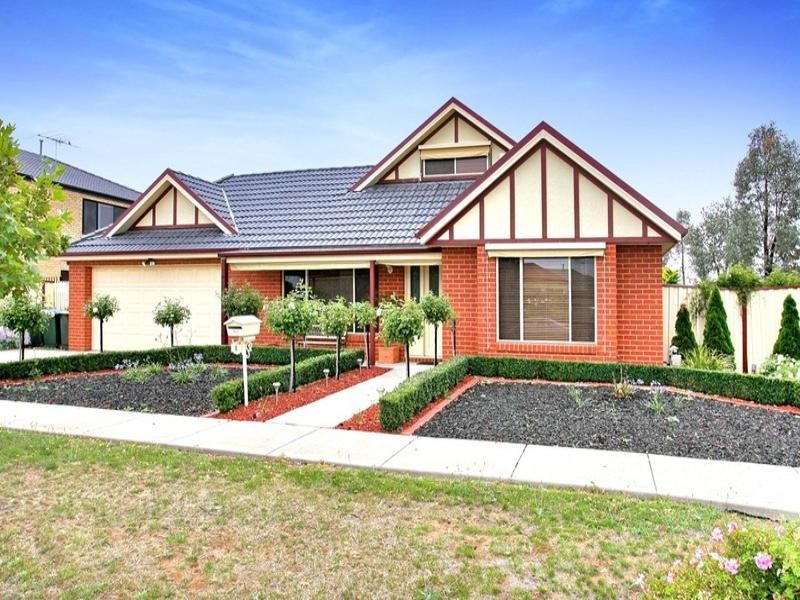 8 CALEDONIAN Way, Point Cook VIC 3030