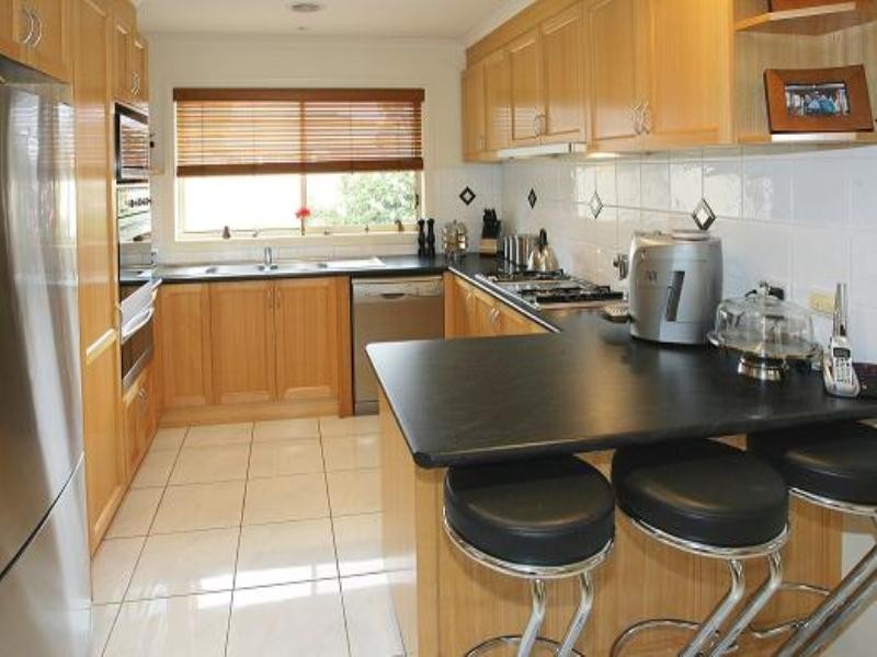 8 CALEDONIAN Way, Point Cook VIC 3030