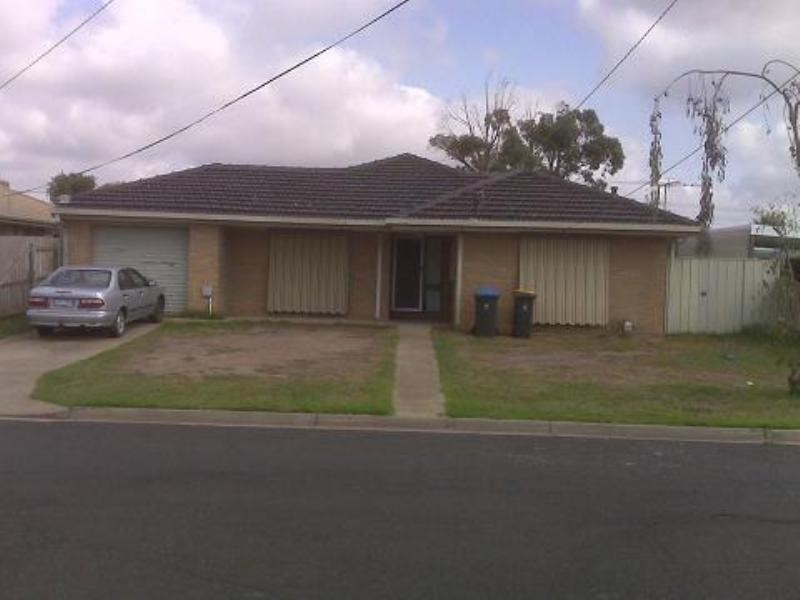 15 BARTLETT Crescent, Hoppers Crossing VIC 3029