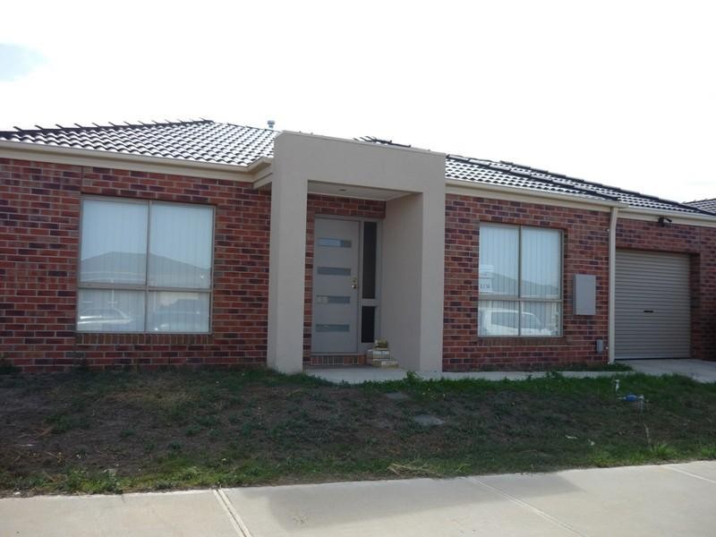 1/16 Bridlepath Drive, Truganina VIC 3029