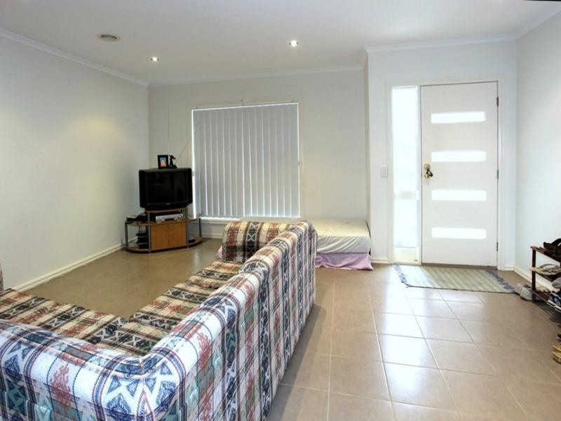 1/16 Bridlepath Drive, Truganina VIC 3029