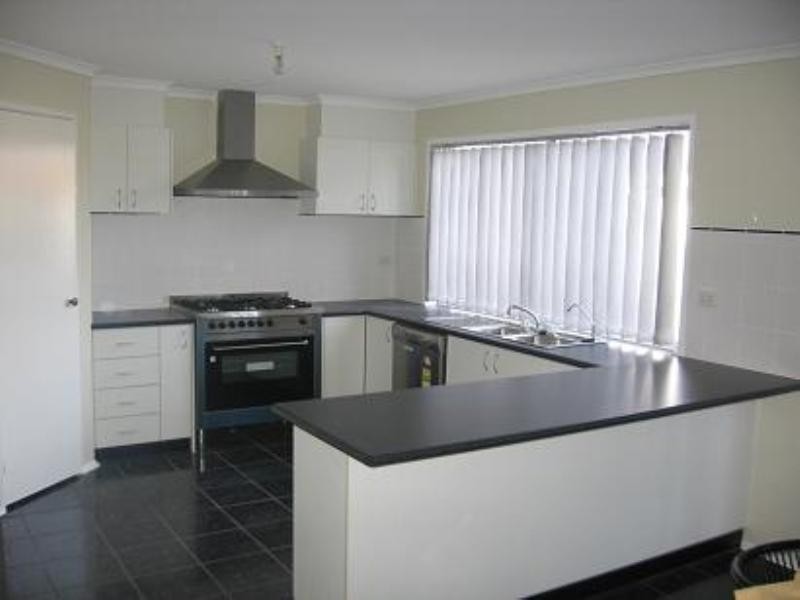 26 CLEVELAND Drive, Hoppers Crossing VIC 3029