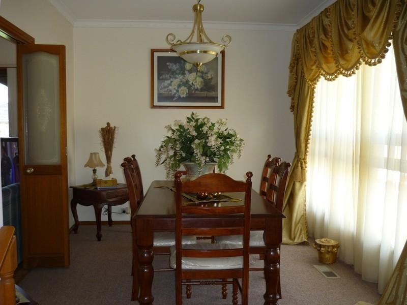 46 Oakdene Grove Sth, Altona Meadows VIC 3028