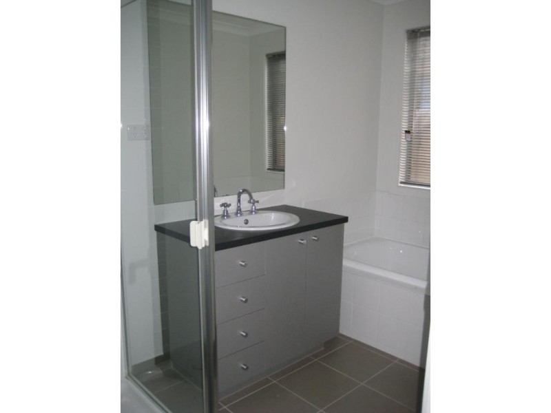 46 SILVERWATTLE Drive, Lyndhurst VIC 3975