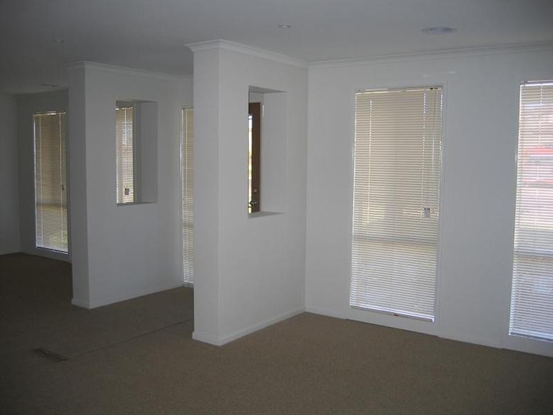 12 FUCHSIA Crescent, Point Cook VIC 3030