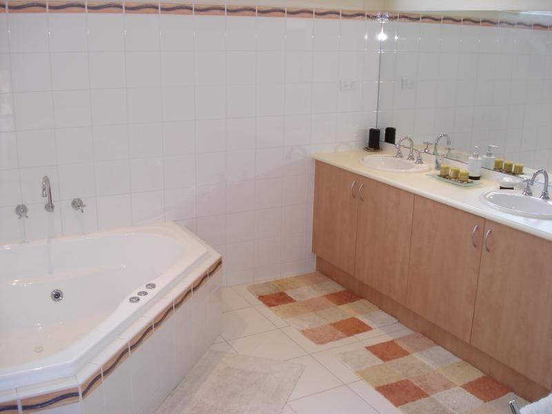 3 PENASH Place, Point Cook VIC 3030