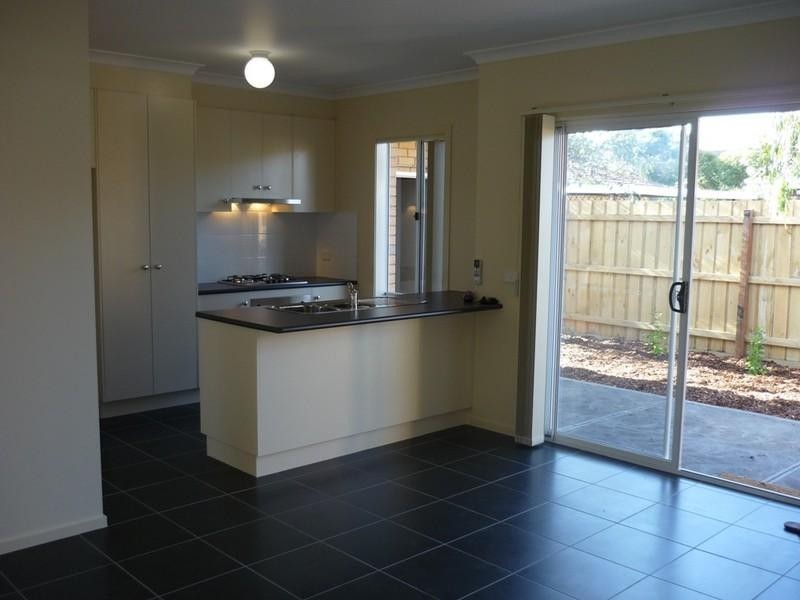 2/25 Williams Road, Laverton VIC 3028