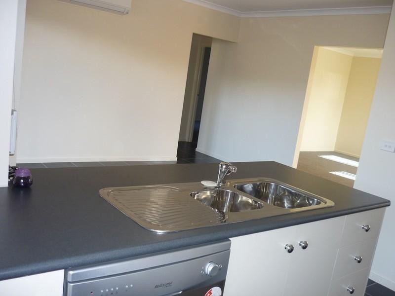 2/25 Williams Road, Laverton VIC 3028